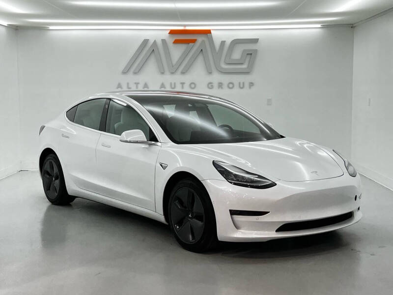 Tesla Model 3's photo