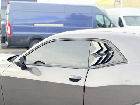 2015 Dodge Challenger SRT 392