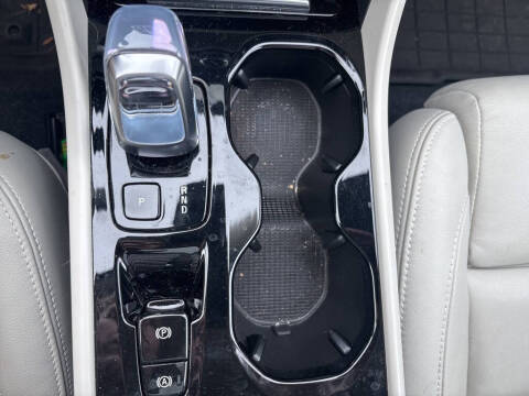 2025 Volvo XC40 B5 Plus Dark Theme