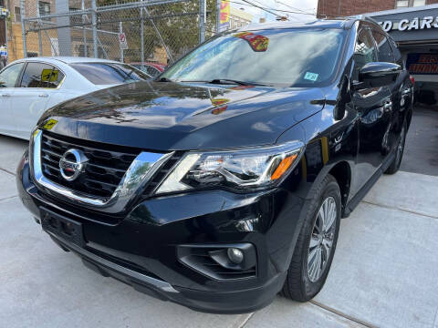 2017 Nissan Pathfinder for sale at DEALS ON WHEELS in Newark NJ