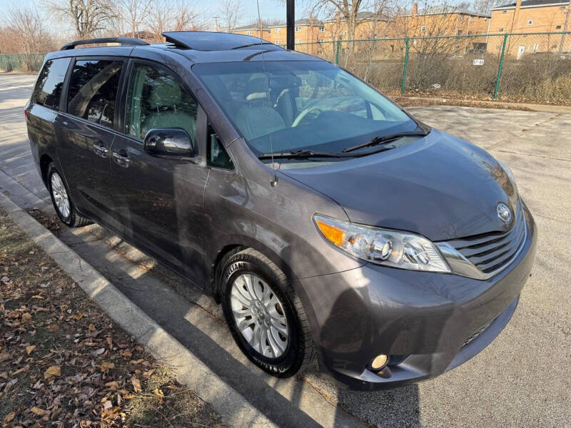 2013 Toyota Sienna XLE photo 3