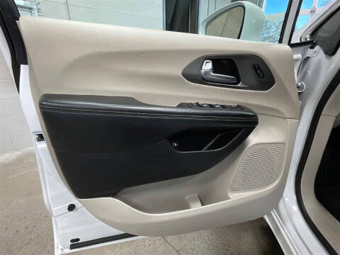 2022 Chrysler Pacifica Hybrid Touring L