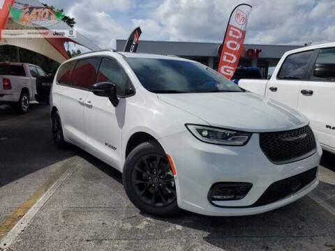 2025 Chrysler Pacifica Select