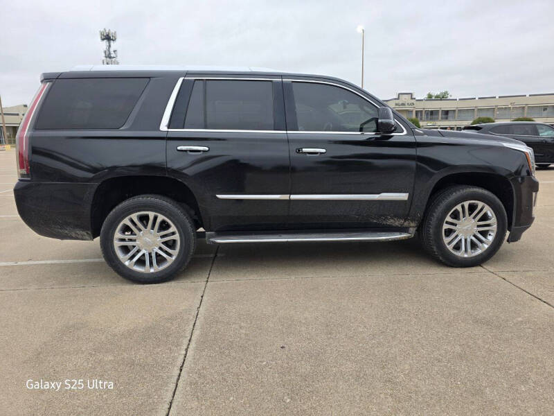 2017 Cadillac Escalade Standard