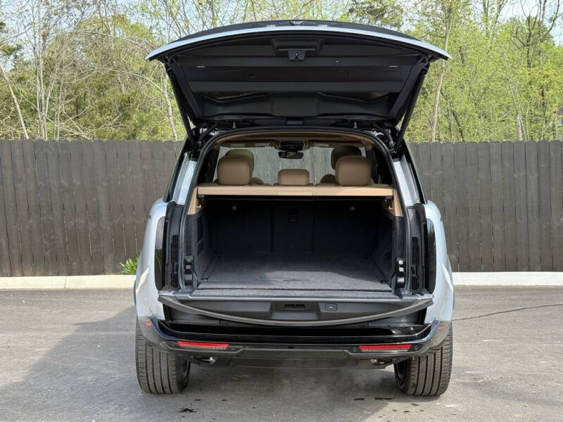 2025 Land Rover Range Rover P550e SE