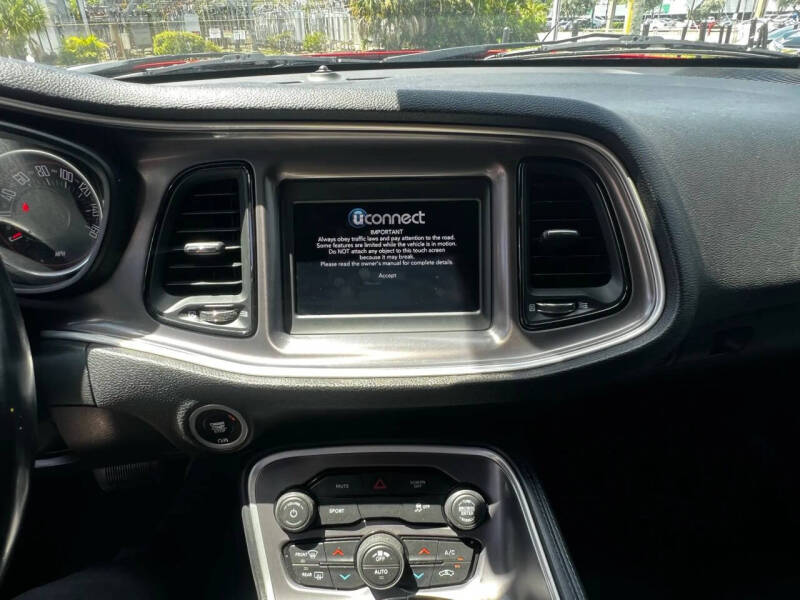 2021 Dodge Challenger SXT