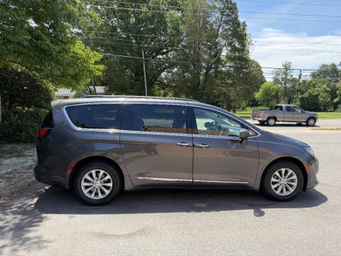 2017 Chrysler Pacifica Touring Plus