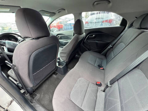 2016 Kia Rio 5-Door LX