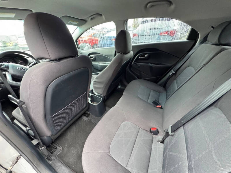 2016 Kia Rio 5-Door LX