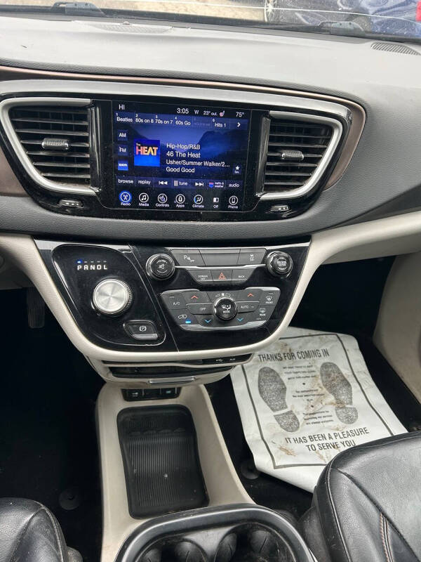 2017 Chrysler Pacifica Touring-L