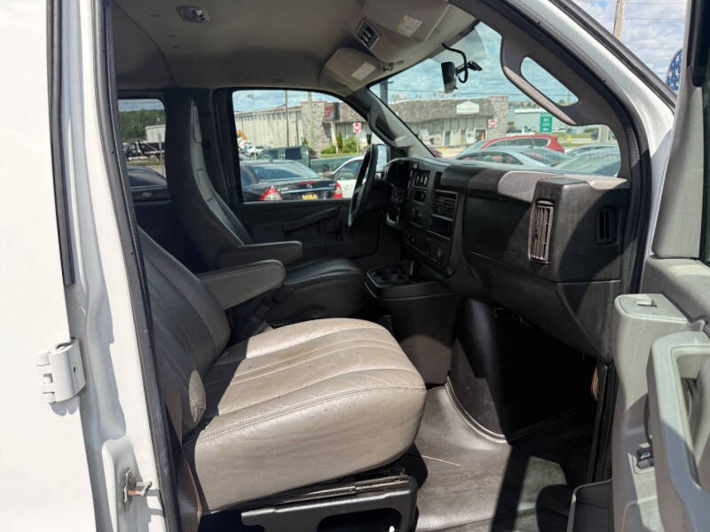 2017 GMC Savana LS 3500
