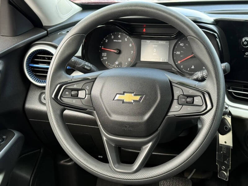 2025 Chevrolet Trax LS