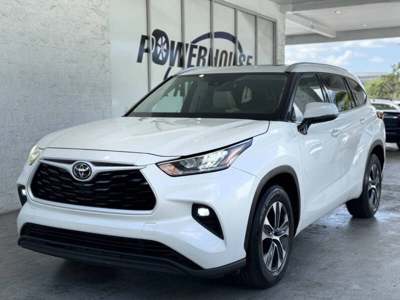 Used 2020 Toyota Highlander XLE with VIN 5TDGZRAH3LS500233 for sale in Tampa, FL