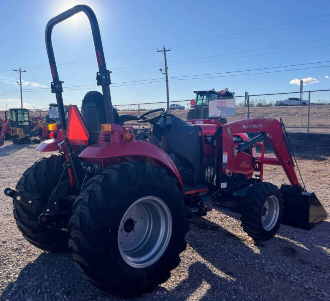 2025 Mahindra 1640 HST