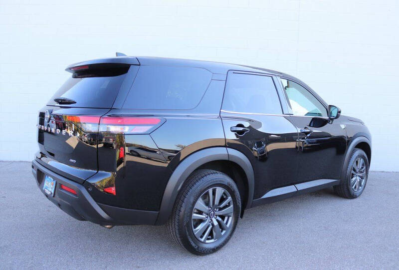 2022 Nissan Pathfinder S