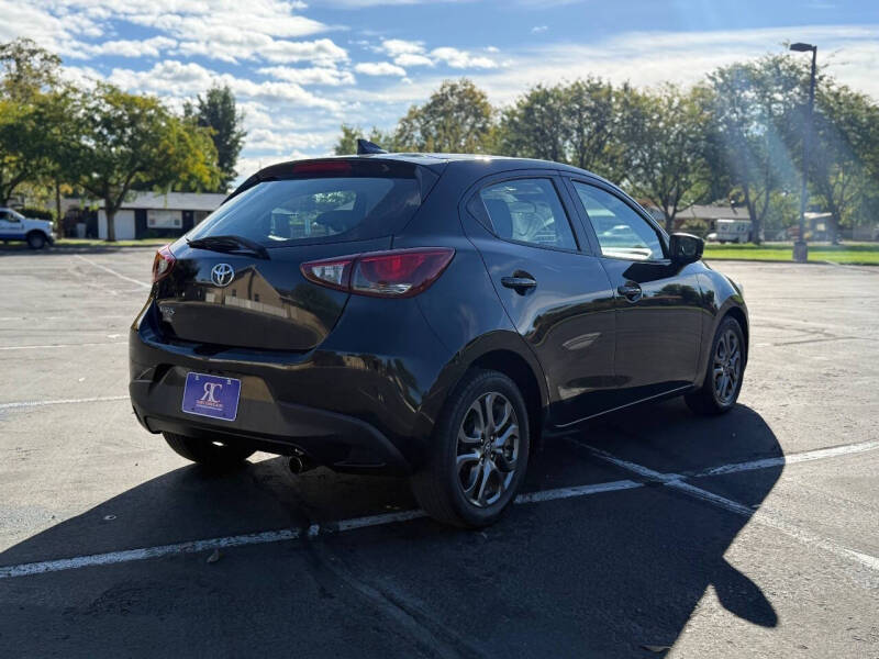 2020 Toyota Yaris Hatchback LE
