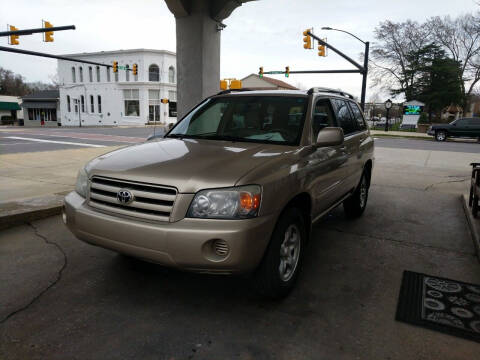 2004 Toyota Highlander for sale at ROBINSON AUTO BROKERS in Dallas NC