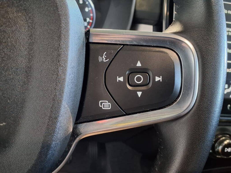 2021 Volvo XC40 T4 Momentum