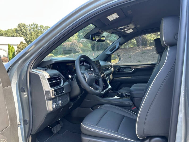 2025 GMC Yukon Elevation