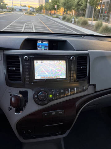 2012 Toyota Sienna XLE 8-Passenger