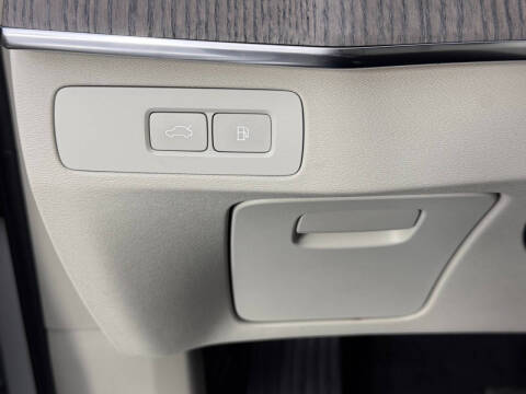 2023 Volvo XC90 Recharge T8 Ultimate Dark Theme