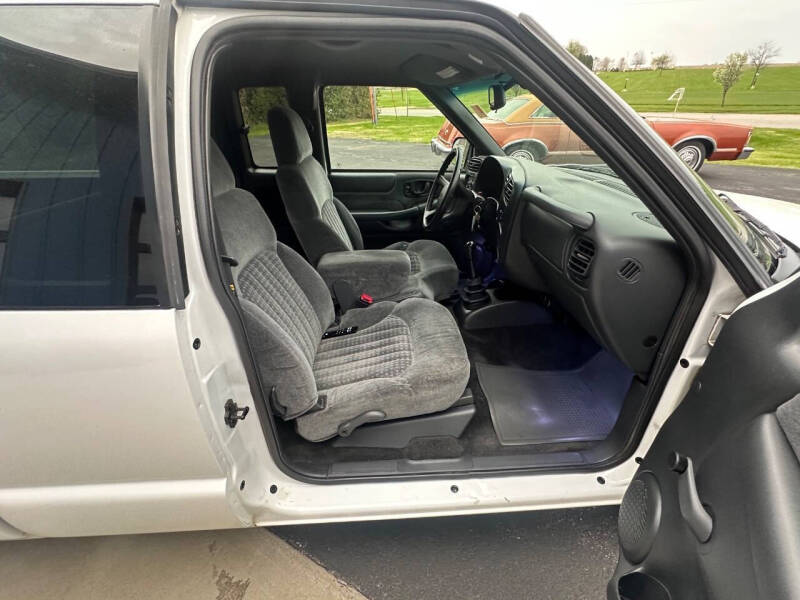 2000 Chevrolet S-10 LS