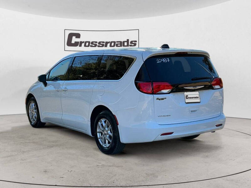 2022 Chrysler Voyager LX