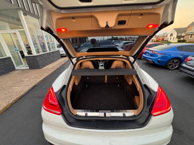 2016 Porsche Panamera Edition