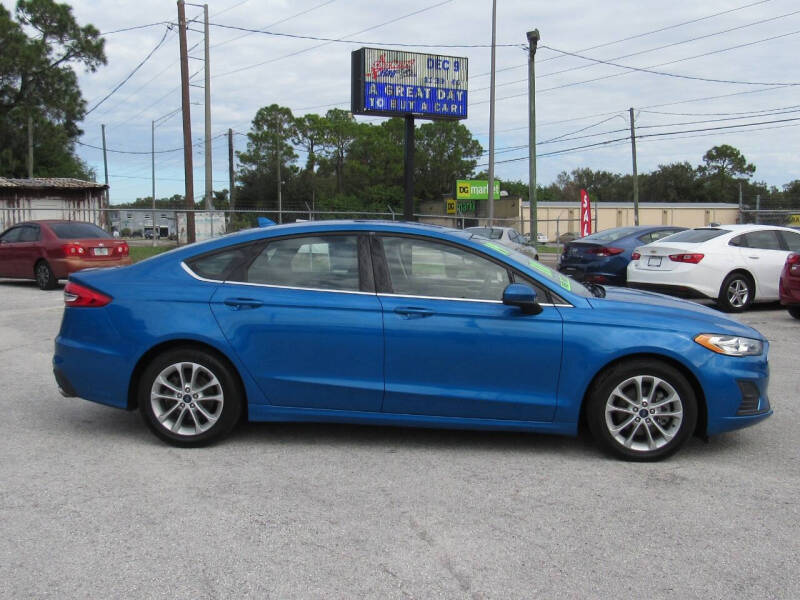 2019 Ford Fusion SE's photo