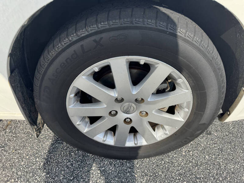 2011 Chrysler Town and Country Touring-L