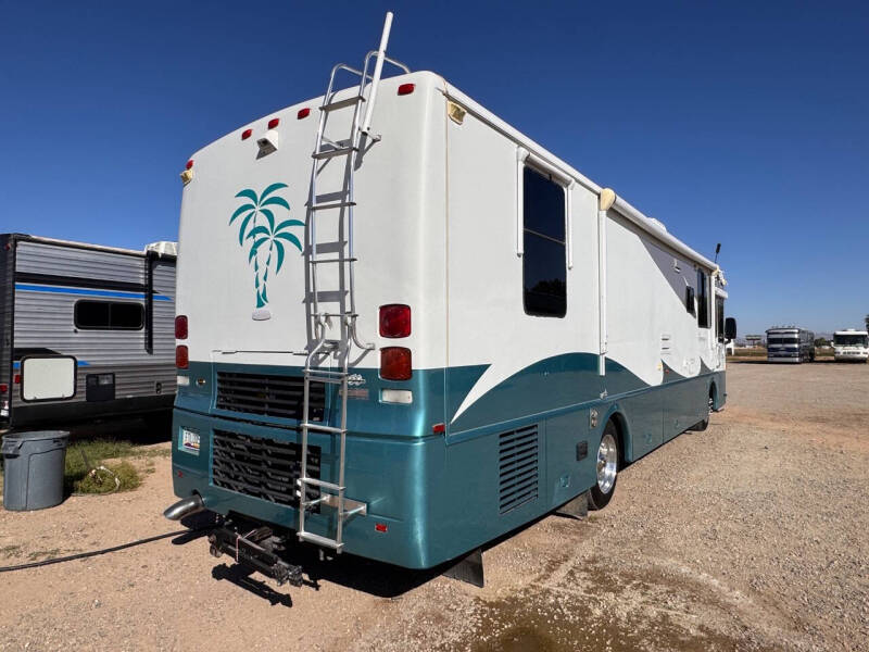 2005 Winnebago Journey