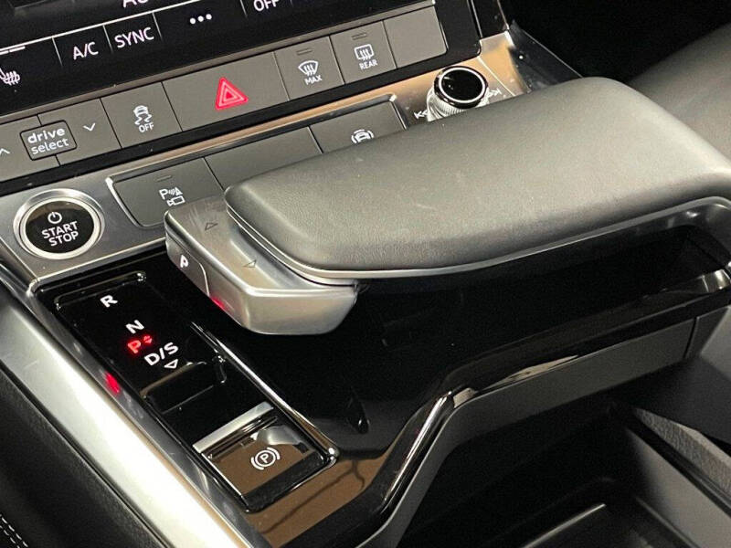 2021 Audi e-tron quattro Premium