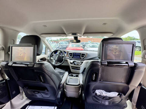 2017 Chrysler Pacifica Touring-L Plus