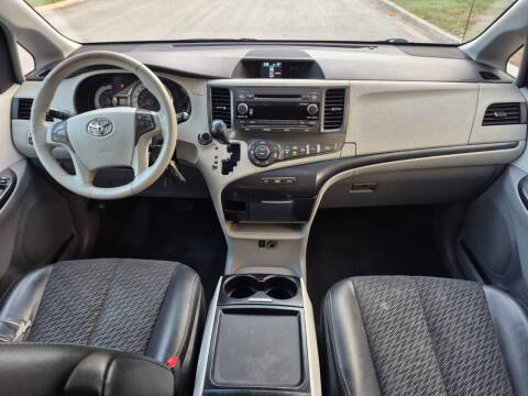 2011 Toyota Sienna SE 8-Passenger