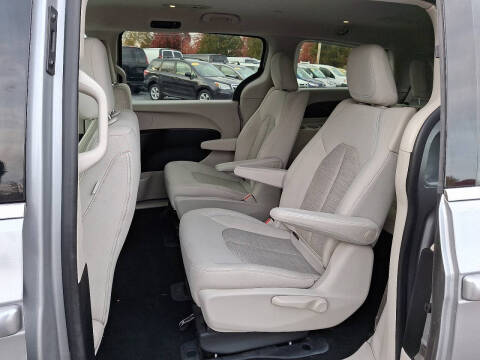 2017 Chrysler Pacifica Hybrid Touring Plus