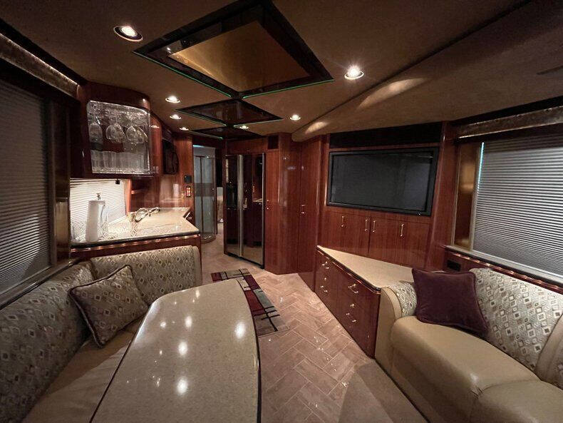 2005 Prevost XL2