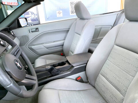 2007 Ford Mustang V6 Deluxe