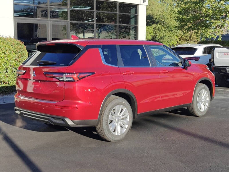 2025 Mitsubishi Outlander ES