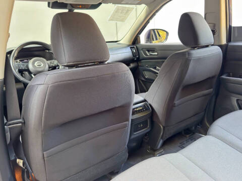 2022 Nissan Pathfinder SV