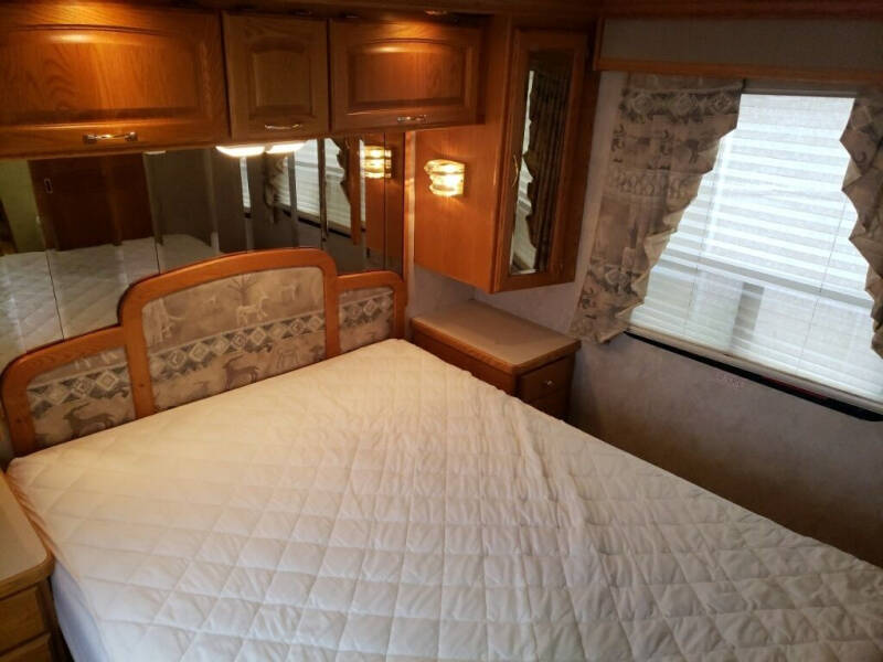 1999 Freightliner XC Chassis