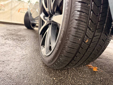 2020 Volvo XC90 T6 Momentum 6-Passenger