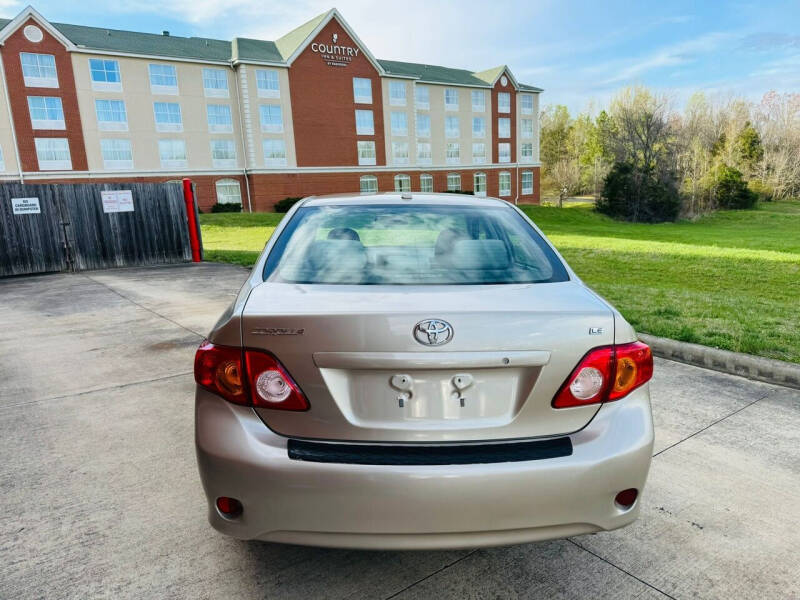 2010 Toyota Corolla LE photo 7