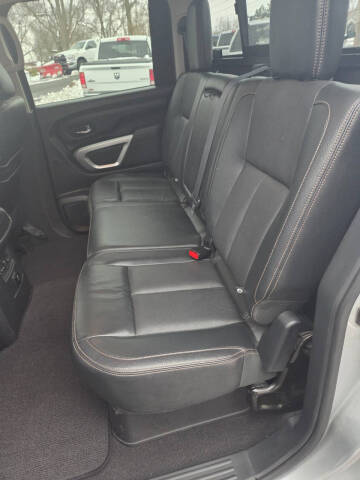 2017 Nissan Titan SV