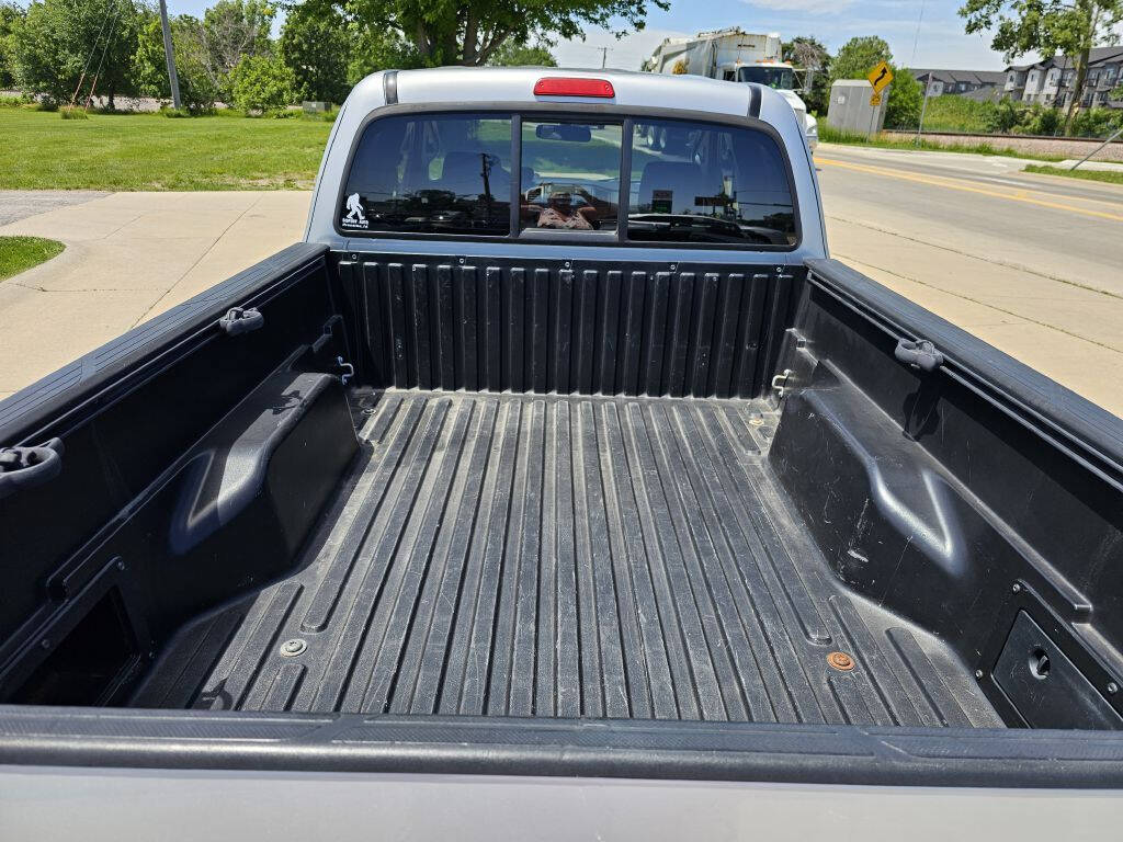 2006 Toyota Tacoma for sale at Bigfoot Auto in Hiawatha, IA