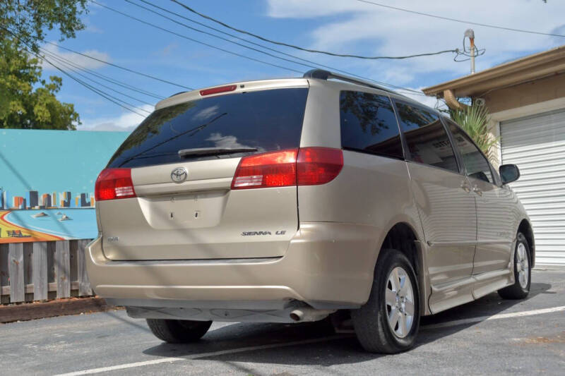 2005 Toyota Sienna LE 7 Passenger