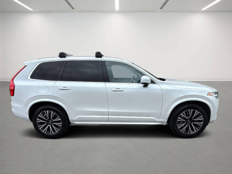 2020 Volvo XC90 T6 Momentum 6-Passenger