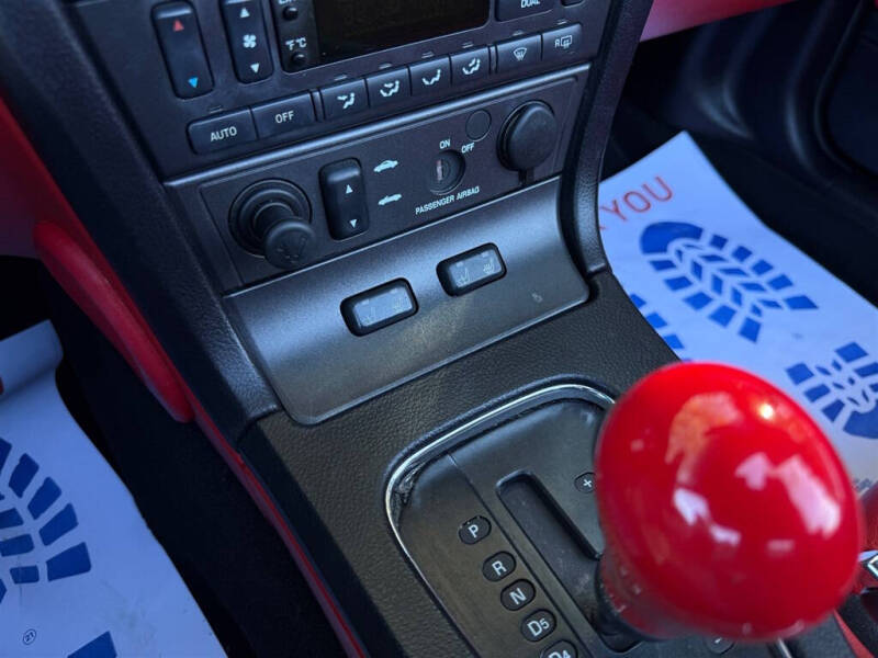 2004 Ford Thunderbird Deluxe