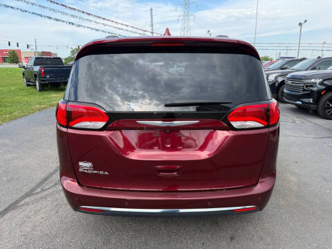 2017 Chrysler Pacifica Touring-L