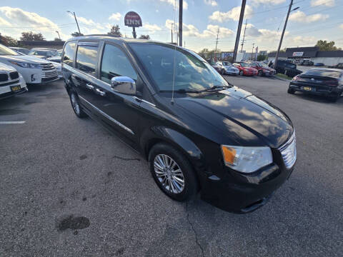2014 Chrysler Town and Country Touring-L