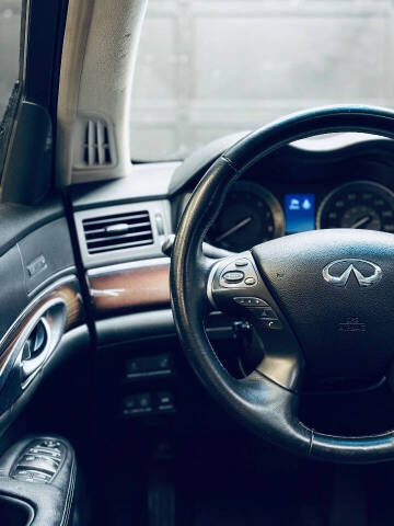 2012 Infiniti M56 x